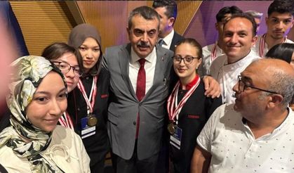 Uşak'ın komşusu Gediz'deki öğrenciler hazırladıkları yemeklerle derece yaptı