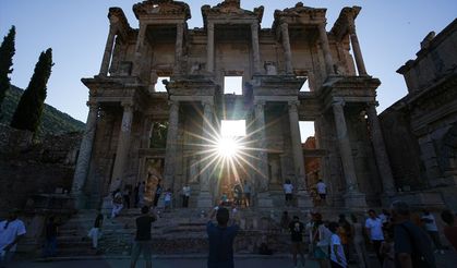 Efes'teki eserler, ilk günkü gibi ihtişamlı duruyor