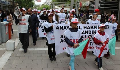 UŞAK'TA AĞAOĞLU TEKSTİL İŞÇİLERİ EYLEM YAPTI