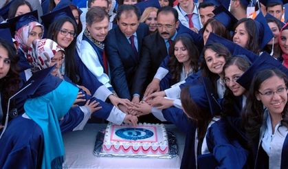 Uşak'ta mezuniyet coşkusu