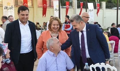 Uşak Valisi Ergün ve eşi şehit ailelerinin onuruna yemek verdi