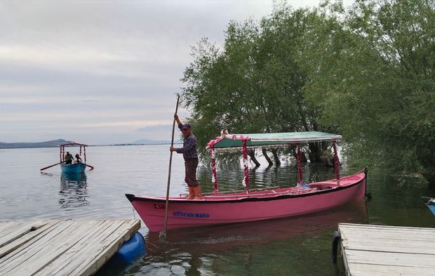 Uşak'ın komşusu Çivril Beydilli'deki Işıklı gölünde su seviyesi yükseldi! Tekne turları 1200 TL'ye yapılıyor!