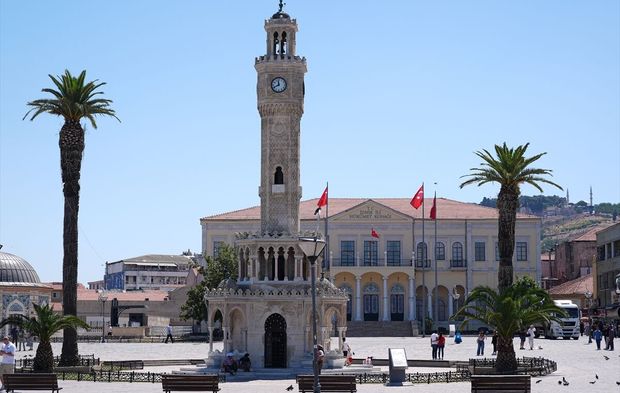 Uşak ve Manisa ile sıkı bağları bulunan İzmir'in dünü ve bugünü