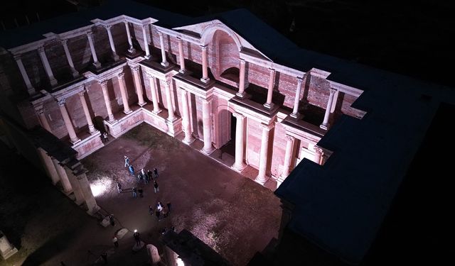 Salihli Sardes'te gece müzeciliği başladı! Uşak'ta örnek olması dileğiyle!