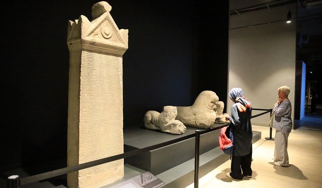 Uşak, İzmir ve Balıkesir'den Lidya kartalları ve tanrıça Hestia tasvirleri için Manisa'ya gidiyorlar