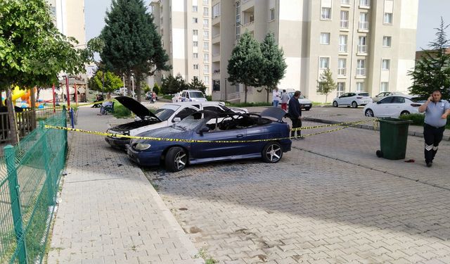 Uşak Kentsel dönüşümde ilginç olay! Evini ve 2 aracını ateşe verdi!