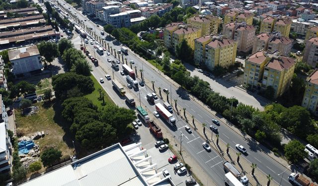 Manisa, Uşak ve Afyonkarahisar'daki yollarda kurban bayramı nedeniyle araç yoğunluğu