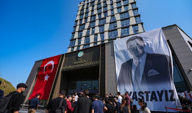 Uşak, Afyon, Kütahya ve İzmir gibi Türkiye'nin bütün illerden Ferdi Zeyrek için Manisa'ya gidenler oldu!