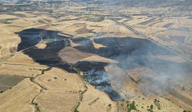 Uşak'ın komşusu Kula Körez'de yine tarla yandı