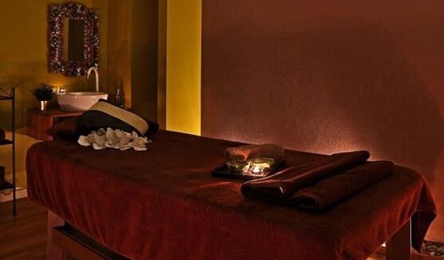 Uşak'taki masaj salonu görünümlü batağına saplanan 59 kadın kurtarıldı!