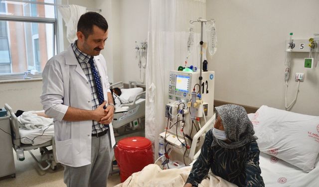 Uşak'ta göreve yeni başlayan Başhekim, diyaliz hastalarının dertlerini dinledi