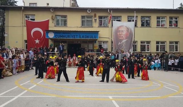 Uşak'ta depreme dayanıksız okullar bu yıl da başka okullara misafir olarak gidecek