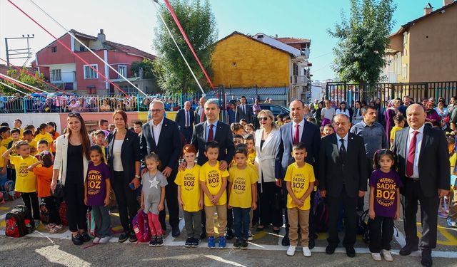 Uşak'ta 65 bin öğrenci okula başladı! En büyük kaygı suların akıp akmayacağı