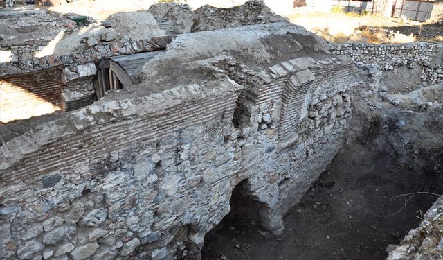 Kütahya arkeopark yapıyor, Uşak ise otopark