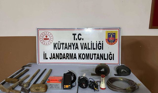 Uşak'ın komşusu Gediz Yenikent'te kaçak kazı yapanlara suç üstü!