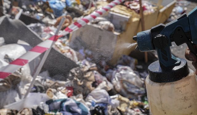 Buca ve Karşıyaka'daki çöpler İzmir'i Ortadoğu ülkesindeki bir kente döndürdü