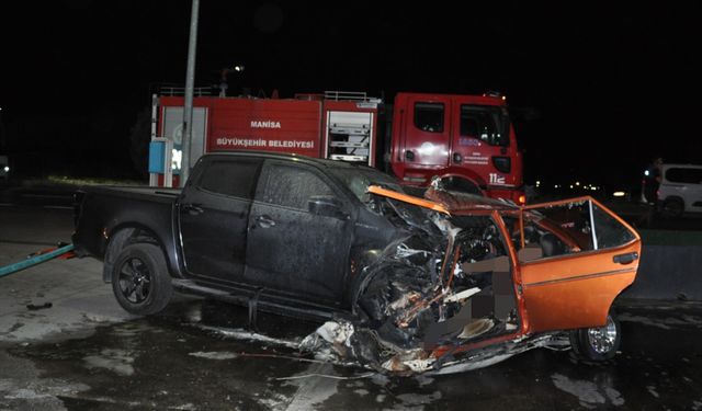Salihli'de feci kaza! 5 kişi yaşamını yitirdi!