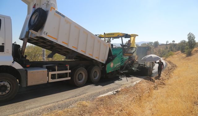 Uşak Banaz ve Eşme'nin köy yolları otoban gibi sıcak asfaltla buluştu