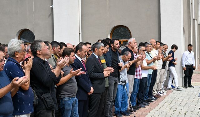 Uşak'ta okulların açıldığı gün ebediyete uğurlanan Özlem Alyanak, Aşağıkaracahisar'da toprağa verildi