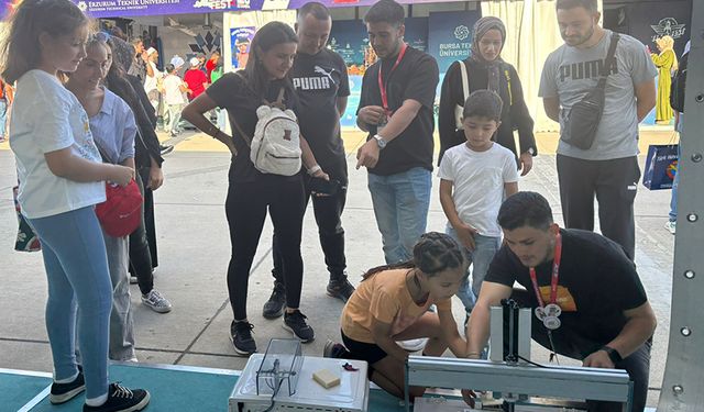 Geri dönüşüm ürünleriyle TEKNOFEST'e giden Uşak Üniversitesi büyük ilgi gördü