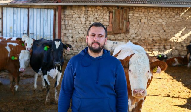 Uşak'ta 4 inekle çalışmaya başlayan genç, 45 ineklik bir çiftliğin sahibi oldu