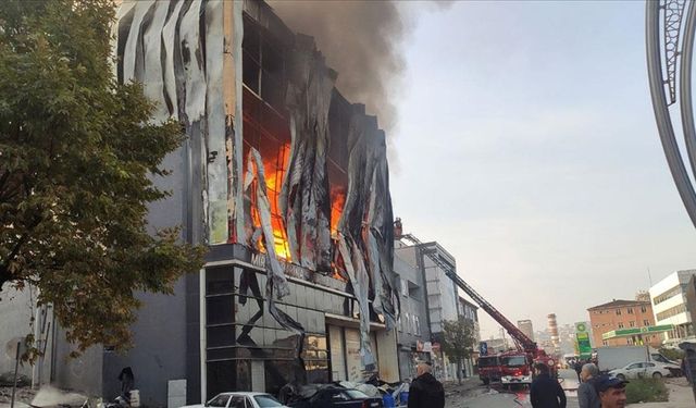 Parfüm fabrikasında yanarak hayatını kaybeden kadınlar için cenaze töreni! Türkiye yasta!