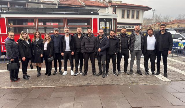 Uşak Berberler ve Kuaförler Odası Başkan Adayı Mustafa Coşkun esnafı ziyaret ederek sorunları sahada dinliyor