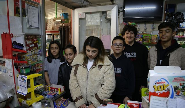 Üçler Ortaokulu öğrencilerinden çok kral hareket! Mahallelinin veresiye borçlarını çocuklar ödedi!