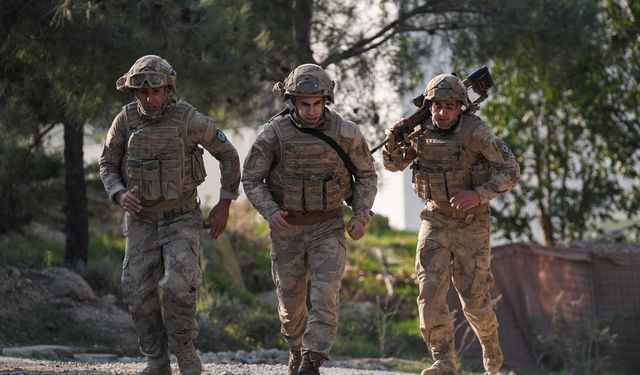 İzmir Foça, Jandarma Özel Harekat birliklerinin Savaşçı Yarışması'na sahne oluyor