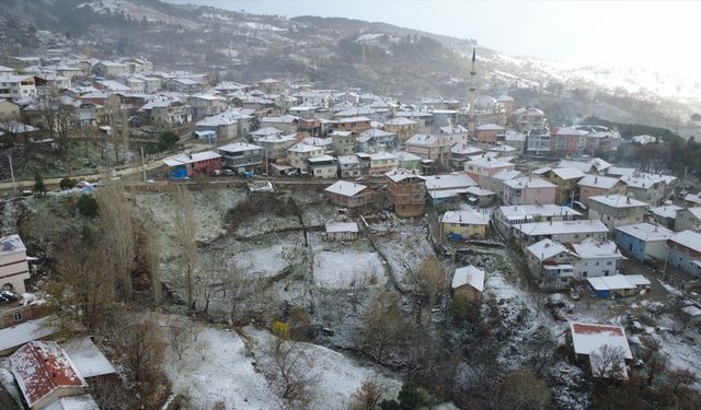 Uşak'ın yakın komşusu Demirci'de kar bereketi!