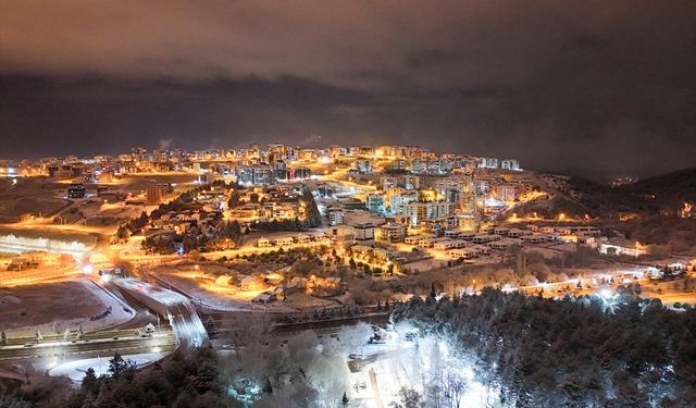 Uşak, Afyon, Kütahya ve Eskişehir'de mevsimin ilk kar yağışı görüldü!