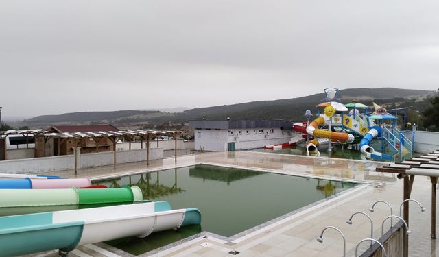 Uşak'ın Banaz ilçesinde gazoz, sarı ve kara kız termal suları yer alıyor