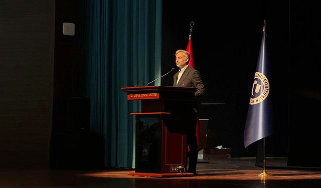 Uşak'taki programda, yapay zekanın sağlık alanında gideceği noktaya vurgu yaptı