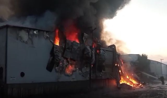 Uşak Deri Karma OSB'deki elyaf fabrikasında yangın