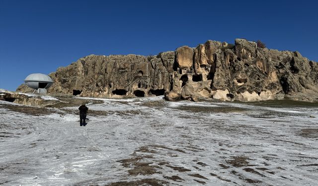 Uşak'ın komşusu Afyon'da Frig Vadisi'ndeki Emre Gölü'nde keyifli hafta sonu etkinlikleri yapılıyor