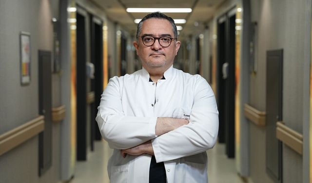 Prof. Dr. Murat Sarıkaya, asitli gıdaların mideye nasıl hasar vereceğini anlattı