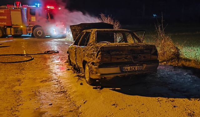 Uşak'ın Banaz ilçesinde otomobil yangını! Sürücü durumu fark edip aracı terk etti!