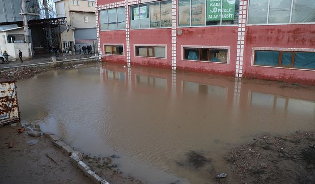 Uşak'ta Dokuzsele mi Değirmendere mi taştı?