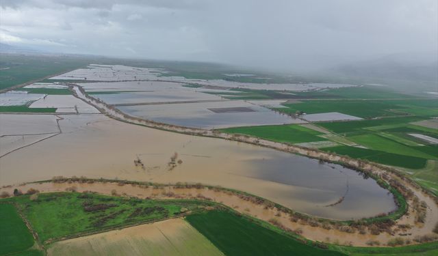 6 yıldır suya hasret olan Büyük Menderes taştı ve bugün bölge su altında kaldı!