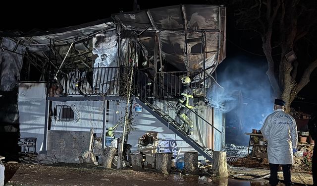 Uşak Sivaslı Yenierice'deki yangında Osman ve Fikriye Türkmen hayatını kaybetti