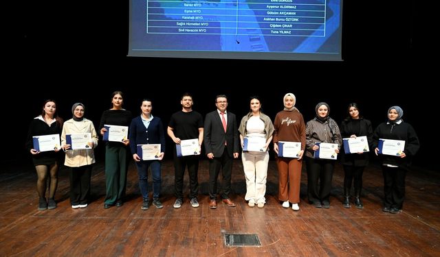 Uşak Üniversitesi'nin 56 mensubuna ödül