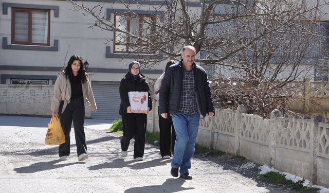 Kütahya Sosyal Bilimler Lisesi'nde zimem defteri ve sadaka taşı geleneği