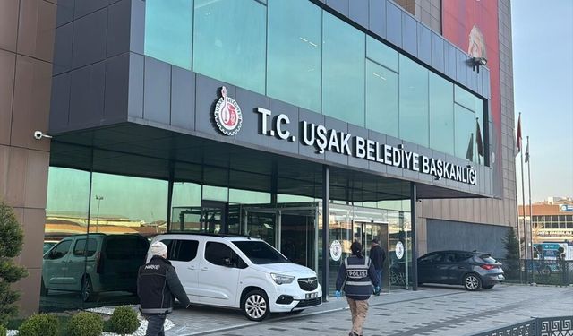 Polis, Uşak Belediyesi'ndeki aramalarını aralıklı olarak sürdürüyor!