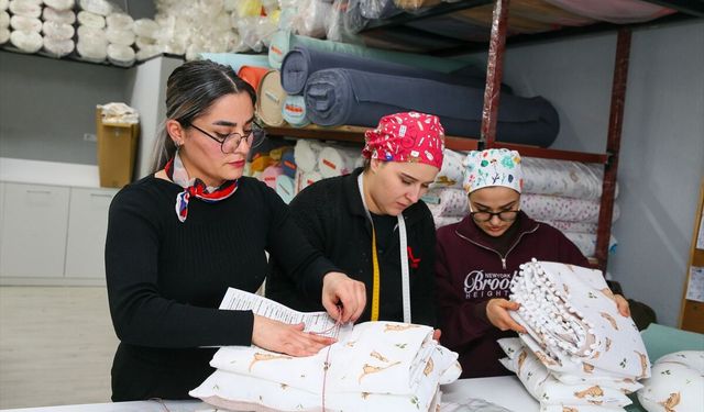 Uşak'ın Banaz ilçesinden Çağlar Aras dikiş maskesiyle başlayıp işini büyüttü