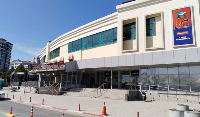 Uşak'ta yüzlerce aileni geçimini sağladığı Karun AVM, bayram sonrasına hazır hale getiriliyor