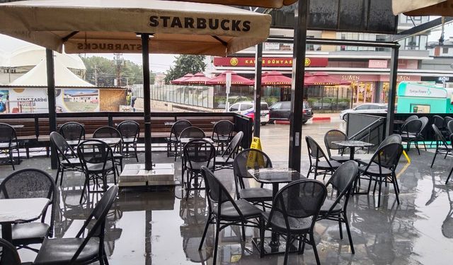 Uşak'ta 11 ay kapalı kalan Karun AVM'de ilk siftahı Starbucks yaptı