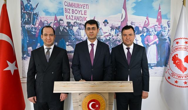 Uşak Valisi'nden Anadolu Ajansı mesajı! AA'nın yeşil, teyit ve ayrımcılıkla mücadele hatları çalışıyor!