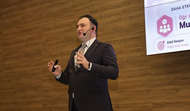 Uşak'ın komşusu Kütahya Belediyesi personeline iletişim semineri