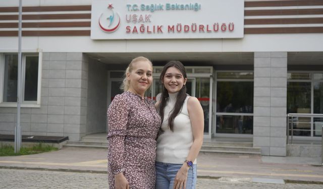 Uşak'ta hemşire Nagihan Tekin'in doktor kızı Ayşe Beyza Açık'tan en güzel hediye