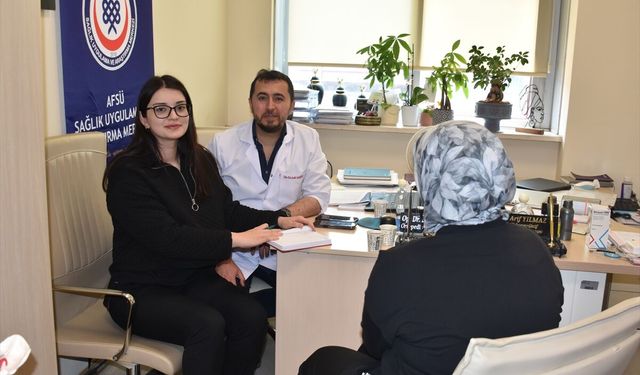 10 yıl önce kanserden son göğsünü kaybeden kadına, Afyon Devlet'te karından alınan dokuyla meme yapıldı